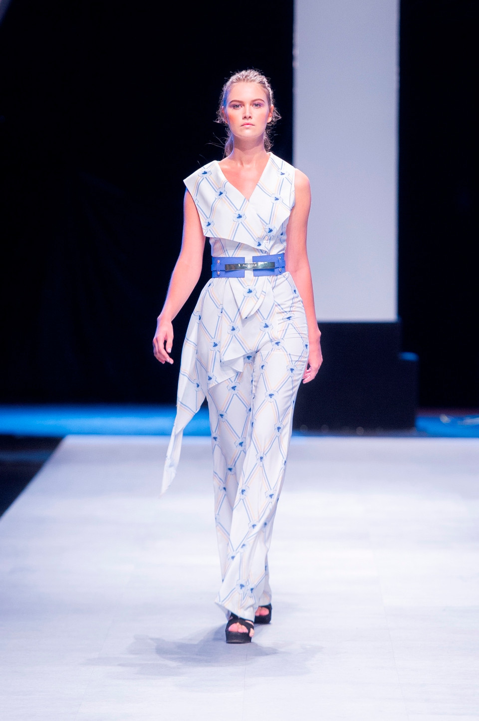 Các trang phục phù hợp cho nhiều hoàn cảnh, từ những bãi biển, tiệc đêm, đến công sở hay dạo phố.