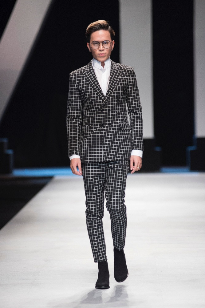 Trong bộ sưu tập mới, Hoàng Minh Hà cùng Owen đã thống nhất xây dựng hình ảnh một doanh nhân thành đạt, hết mình với công việc nhưng vẫn là người đàn ông của gia đình, lãng mạn, tình cảm và tinh tế. 