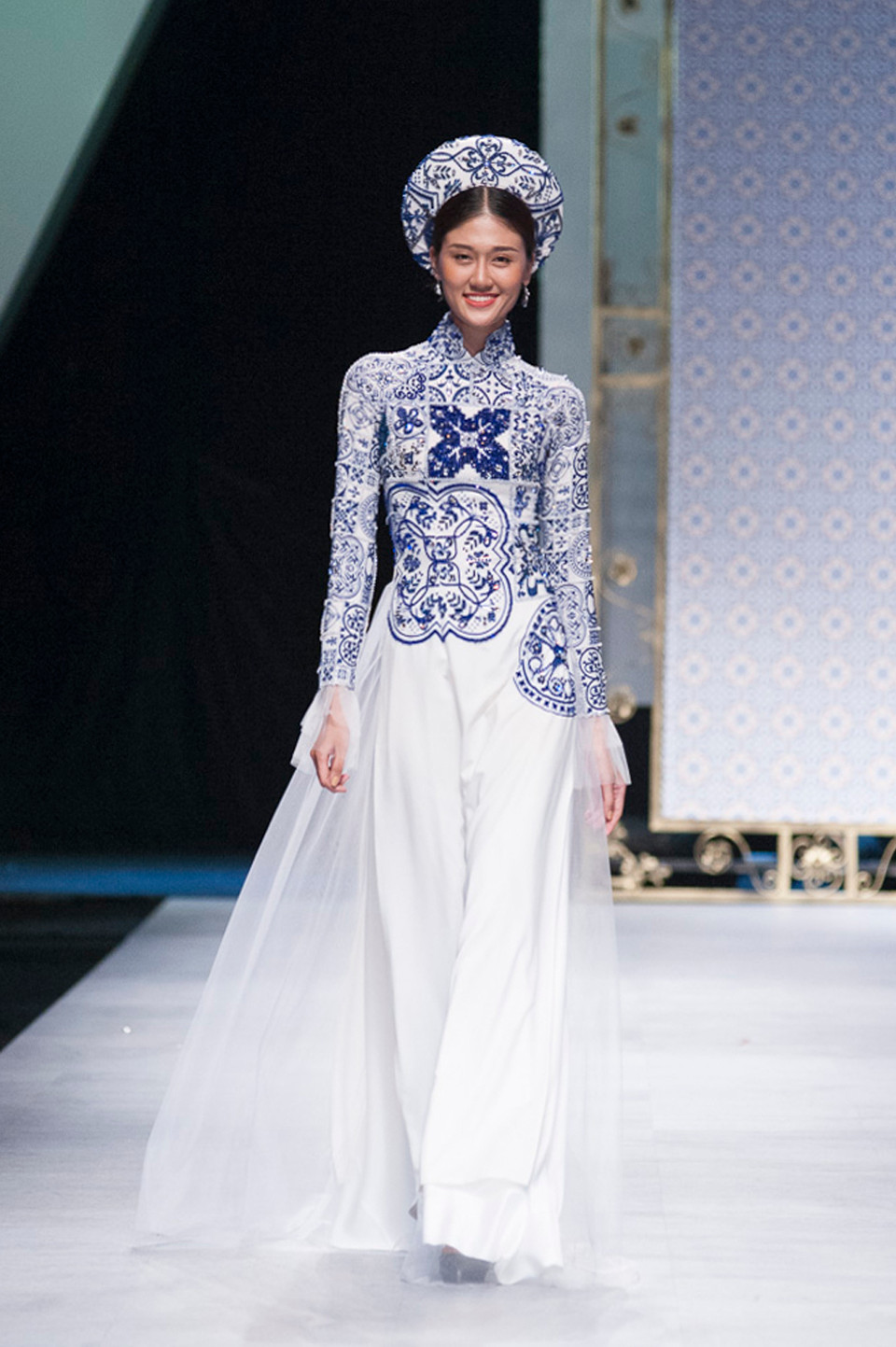 ...trong khuôn khổ Tuần lễ Thời trang quốc tế Việt Nam Xuân Hè 2018 – Vietnam International Fashion Week Spring Summer 2018.