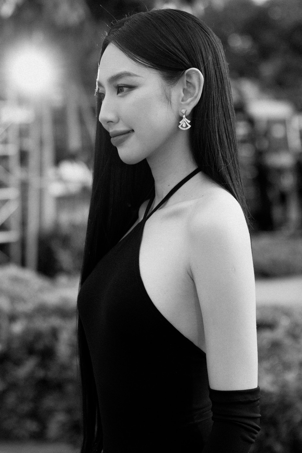 Giữa lịch trình cá nhân dày đặc, Hoa hậu Thùy Tiên vẫn thể hiện tinh thần chuyên nghiệp khi xuất hiện trước công chúng với diện mạo xinh đẹp, chỉn chu. (Ảnh: CTV/Vietnam+)