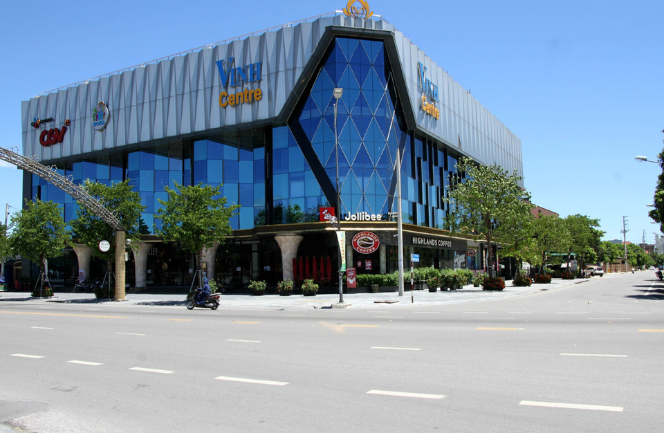 Quán càphê, điểm vui chơi đều tạm ngừng hoạt động để chung tay phòng, chống dịch bệnh COVID-19. (Ảnh: Văn Tý/TTXVN)