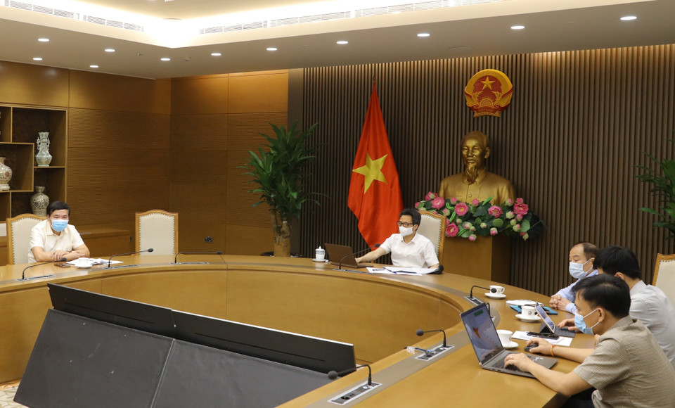 Quang cảnh cuộc họp do Phó Thủ tướng Vũ Đức Đam chủ trì với Thành phố Hồ Chí Minh, tỉnh Bắc Giang về các biện pháp phòng, chống dịch COVID-19. (Ảnh: Nguyễn Điệp/TTXVN)