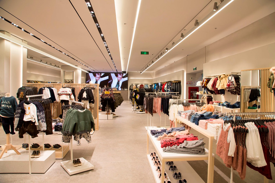 Khu vực dành cho trẻ em chiếm trọn nửa tầng hai.