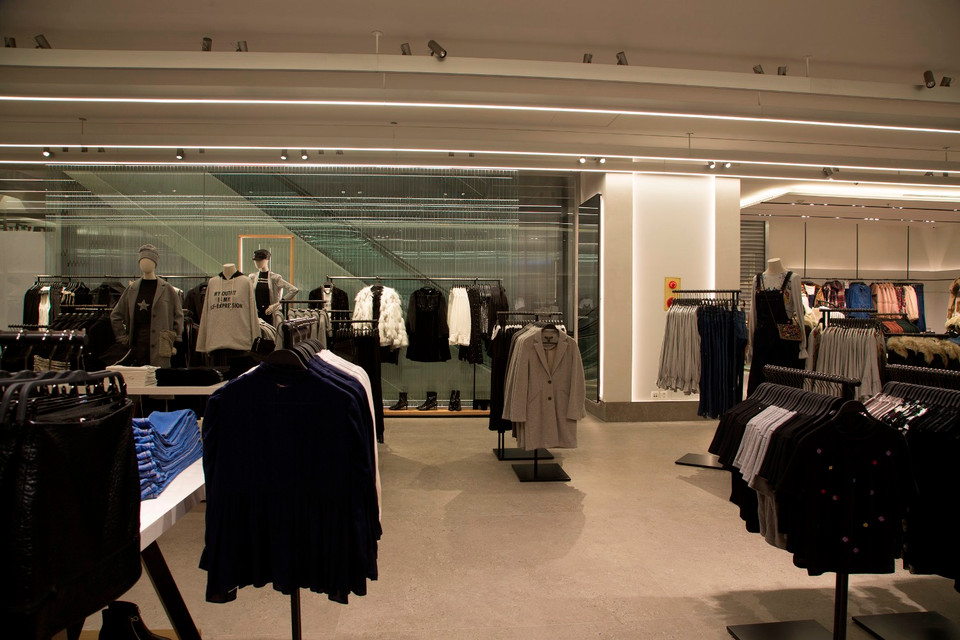 Thời trang nữ của Zara mùa này đa dạng kiểu dáng và phong cách, phù hợp với nhiều lứa tuổi.