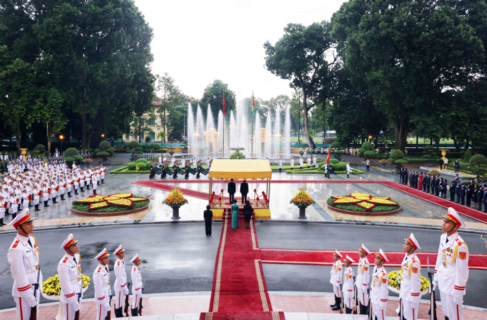 Lễ đón chính thức Tổng thống Guinea-Bissau Umaro Sissoco Embaló và Phu nhân. (Ảnh: Lâm Khánh/TTXVN)