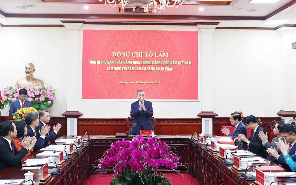 Tổng Bí thư Tô Lâm làm việc với Ban Cán sự Đảng Bộ Tư pháp. (Ảnh: Thống Nhất/TTXVN)