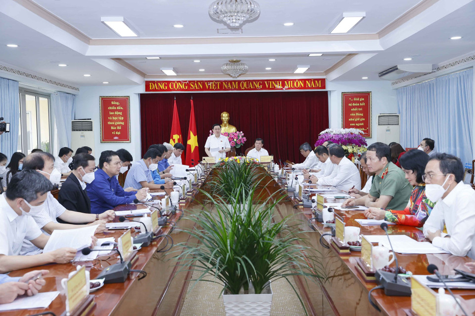Chủ tịch Quốc hội Vương Đình Huệ phát biểu chỉ đạo tại buổi làm việc với Ban Thường vụ Tỉnh ủy Đồng Nai. (Ảnh: Doãn Tấn/TTXVN)