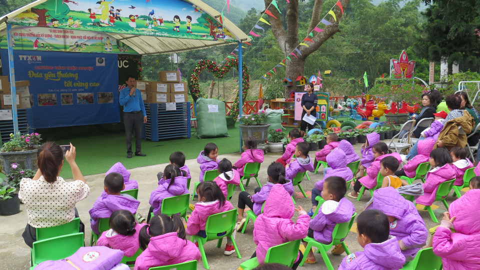 Chương trình thiện nguyện “Đưa yêu thương tới Vùng cao” tại Lào Cai. (Ảnh: Hương Thu/TTXVN)