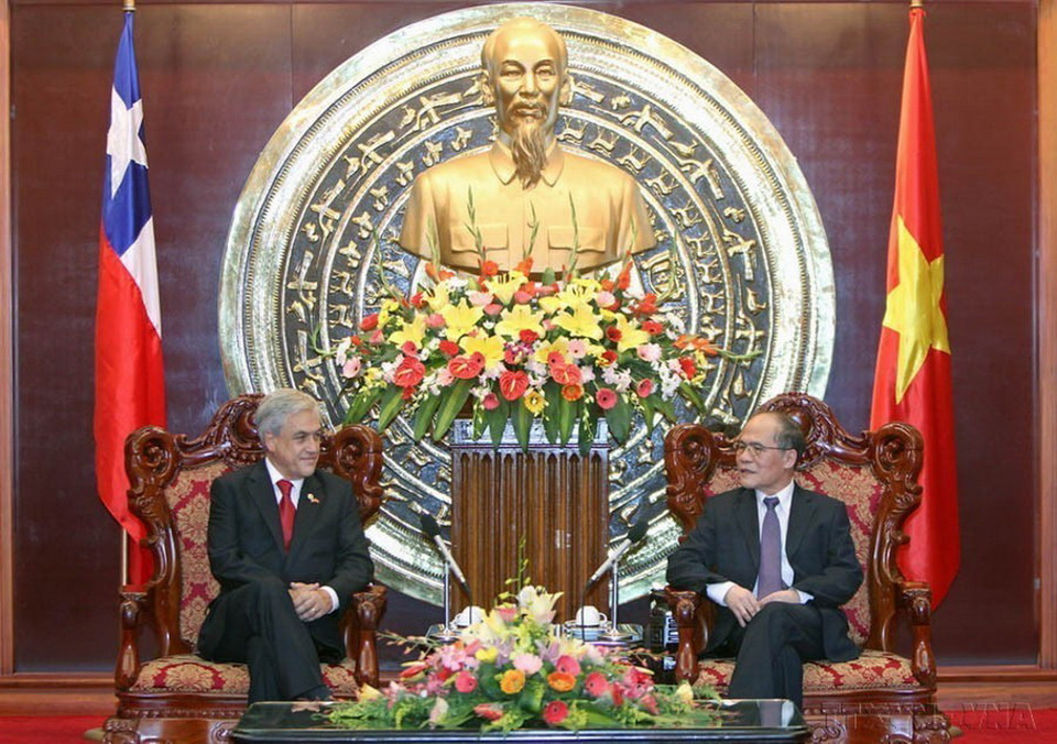 Chủ tịch Quốc hội Nguyễn Sinh Hùng hội kiến Tổng thống Chile Sebastian Piñera Echenique trong chuyến thăm chính thức Việt Nam (2012). (Ảnh: Nhan Sáng/TTXVN)