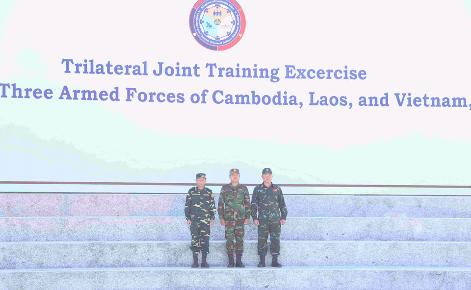 Đại diện Bộ Quốc phòng Campuchia-Lào-Việt Nam tại sự kiện khai mạc diễn tập chung giữa quân đội 3 nước. (Ảnh: Huỳnh Thảo/TTXVN)