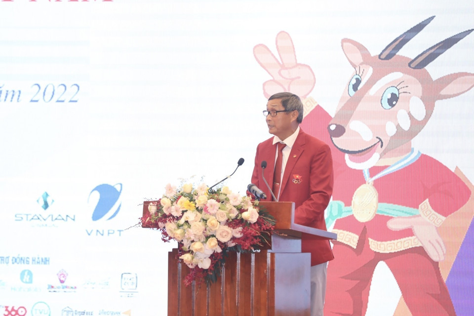 Huấn luyện viên trưởng đội tuyển bóng đá nữ Việt Nam Mai Đức Chung - đại diện huấn luyện viên các đội tuyển tham dự SEA Games 31 - phát biểu. (Ảnh: Minh Quyết/TTXVN)