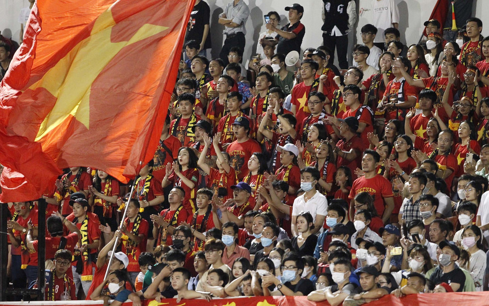 Cổ động viên trên sân Thống Nhất. (Ảnh: Thanh Vũ/TTXVN)