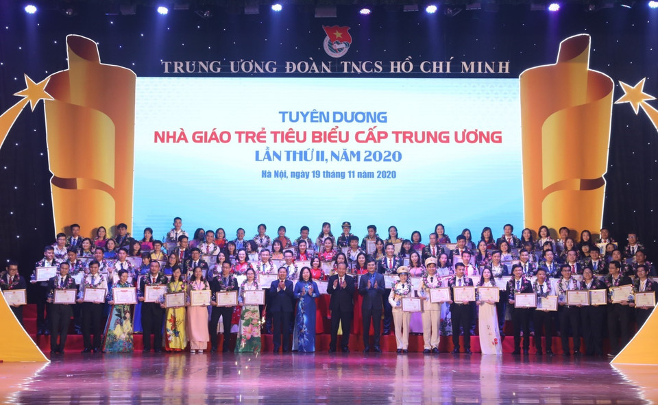 99 nhà giáo trẻ tiêu biểu cấp Trung ương lần thứ II được tuyên dương tại buổi lễ. (Ảnh: Văn Điệp/TTXVN)