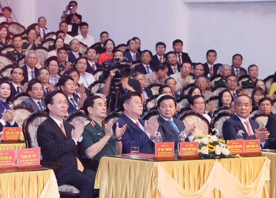 Chủ tịch nước Võ Văn Thưởng và các đại biểu dự Lễ kỷ niệm.(Ảnh: Thống Nhất/TTXVN)