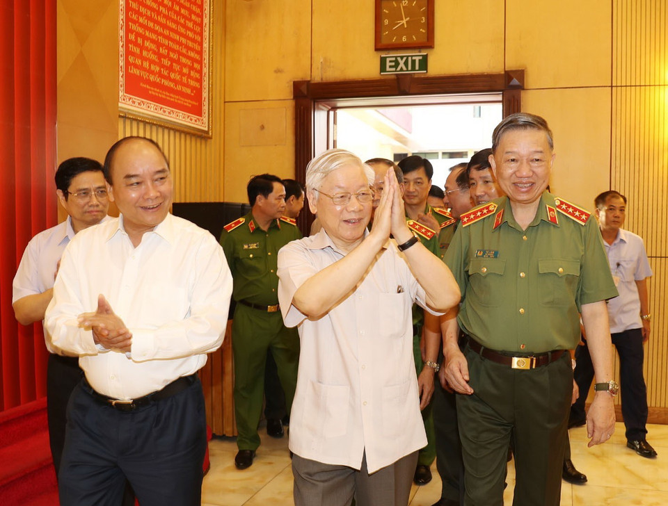 Tổng Bí thư, Chủ tịch nước Nguyễn Phú Trọng, Thủ tướng Chính phủ Nguyễn Xuân Phúc đến dự Hội nghị. (Ảnh: Trí Dũng/TTXVN)