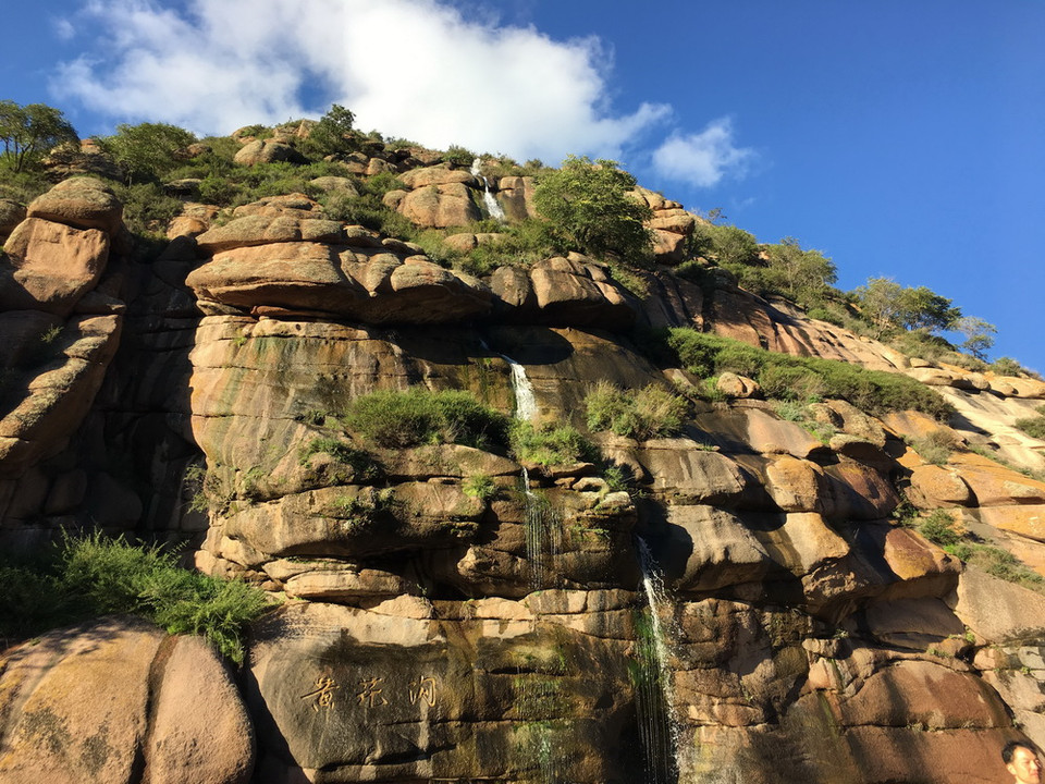 Thảo nguyên Huitengxile có 99 hồ, có núi đá và rừng rậm, khiến cho khung cảnh trên thảo nguyên thêm tráng lệ. (Ảnh: Thu Hiền/Vietnam+)