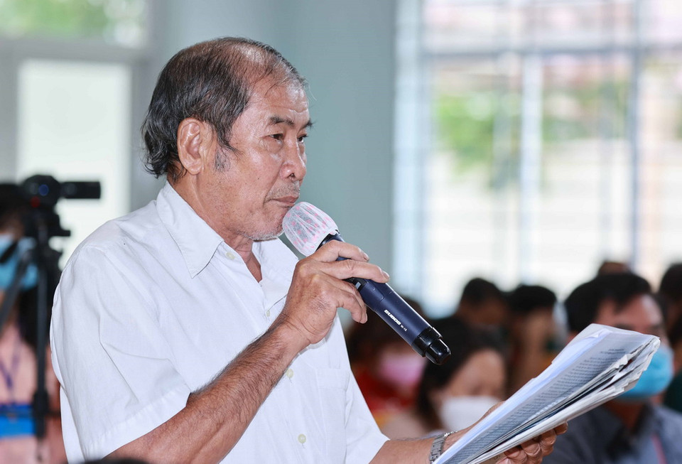 Cử tri Nguyễn Đức Hoà phát biểu tại hội nghị trực tuyến tiếp xúc giữa cử tri với người ứng cử đại biểu Quốc hội sáng 15/5, tại điểm cầu Phòng Giáo dục huyện Hóc Môn, sáng 15/5. (Ảnh: Thống Nhất/TTXVN)