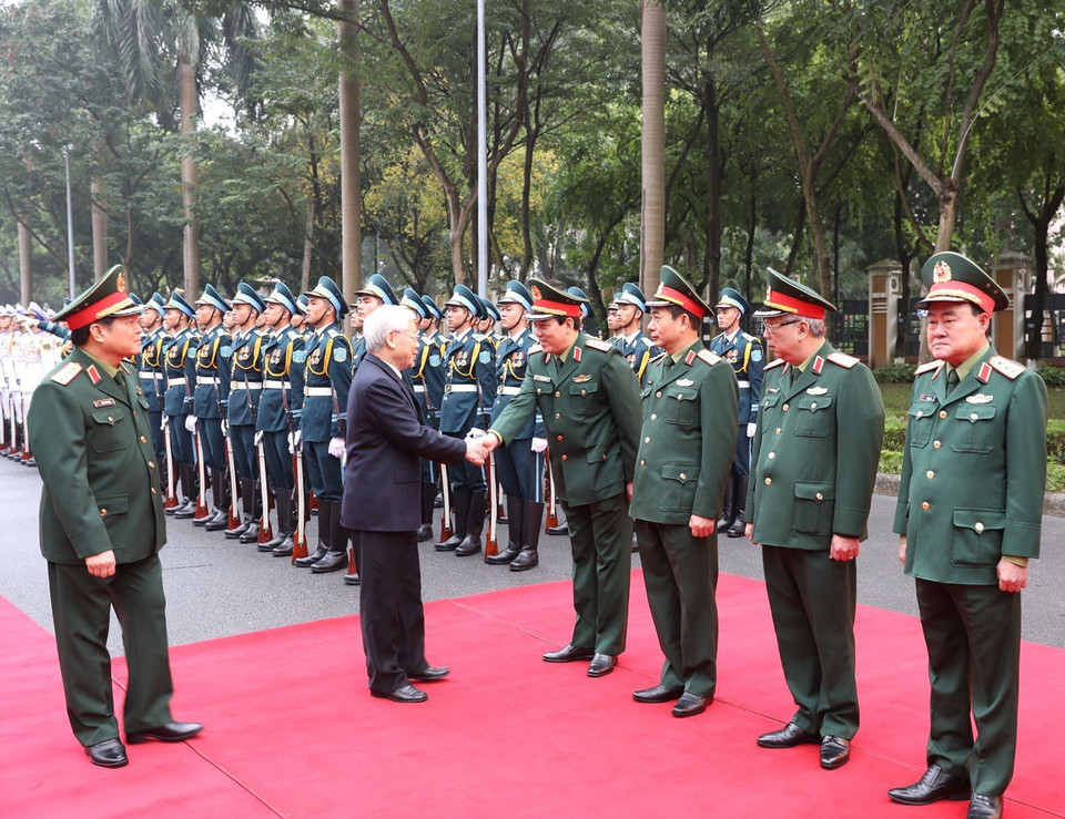  Tổng Bí thư, Chủ tịch nước Nguyễn Phú Trọng, Bí thư Quân ủy Trung ương với các lãnh đạo Bộ Quốc phòng. (Ảnh: Trí Dũng/TTXVN)