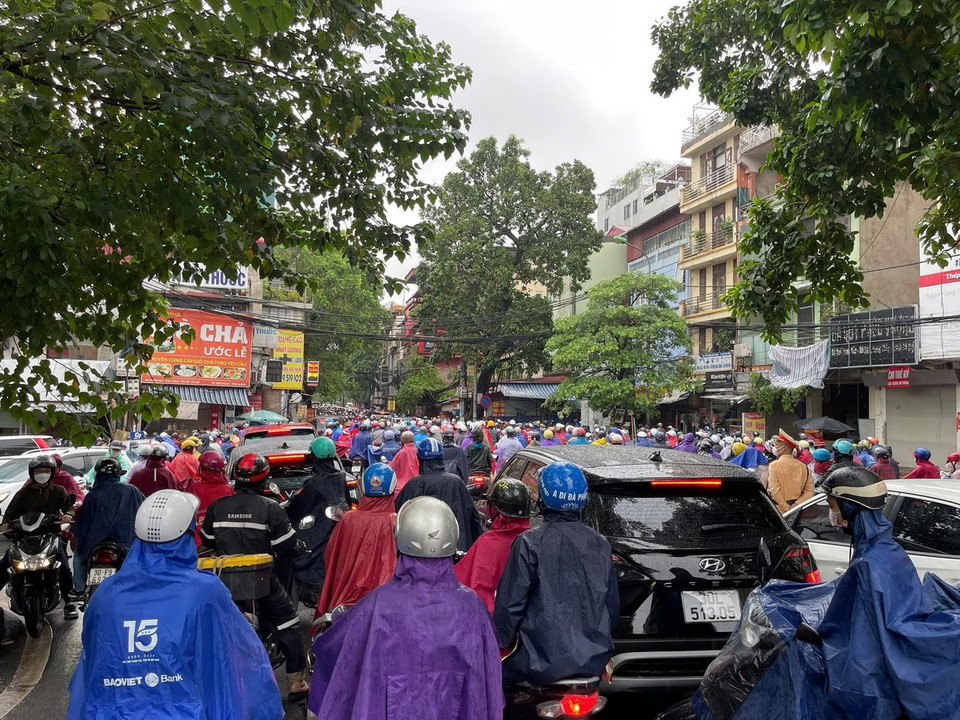 Tắc đường trên phố Hoàng Hoa Thám-Dốc Tam Đa. (Ảnh: Quốc Khánh/TTXVN)