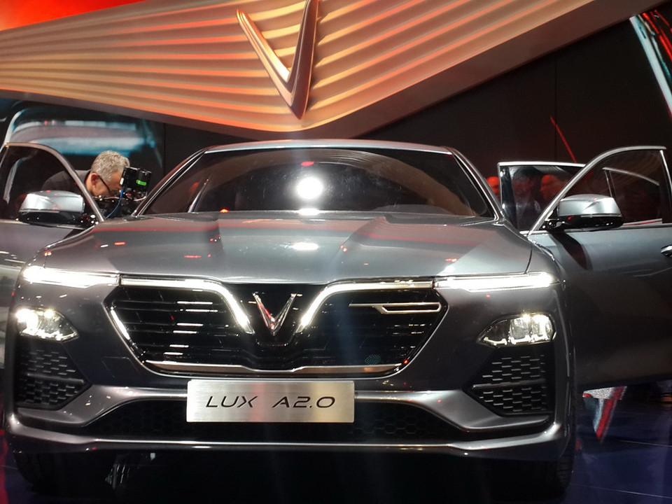 Phần đầu xe Sedan A2.0 của Vinfast. (Ảnh: Toàn Trí/TTXVN)