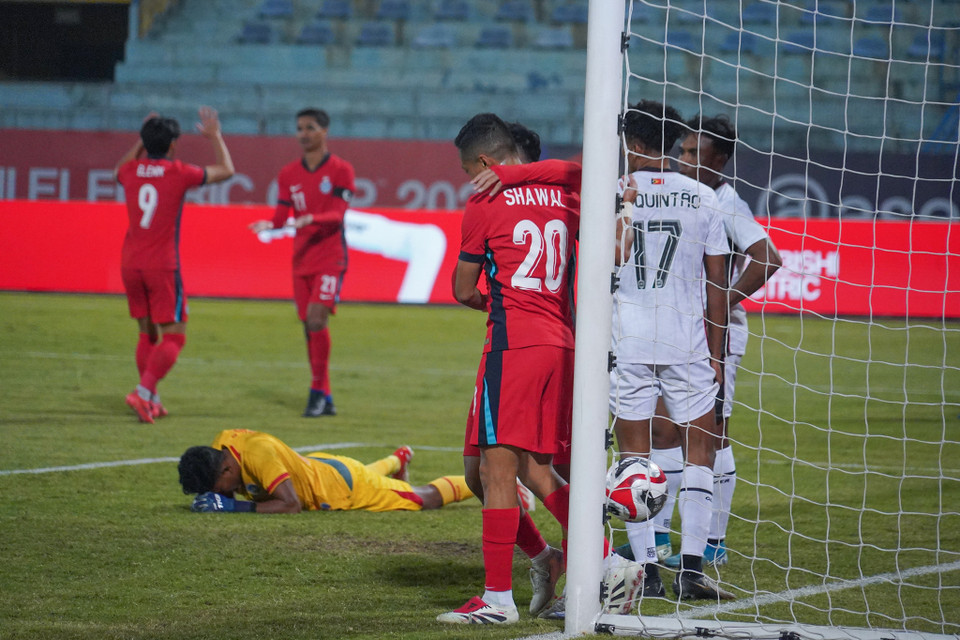 Chỉ 7 phút sau, Shawal Anuar (số 20) nhân đôi cách biệt cho Singapore sau một pha đệm bóng cận thành. (Ảnh: Việt Anh/Vietnam+)