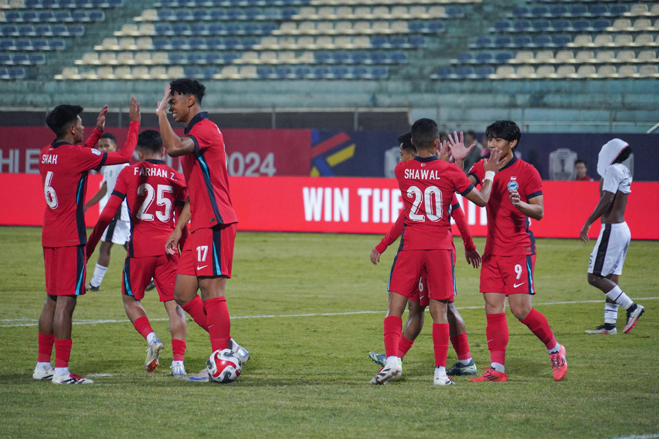 Đến phút thi đấu chính thức cuối cùng, Shawal Anuar hoàn tất cú đúp, khép lại chiến thắng chung cuộc 3-0 cho Singapore. Với kết quả này, Singapore tạm vươn lên dẫn đầu bảng A với 6 điểm, trong khi Timor Leste đã chính thức phải chia tay giải đấu. (Ảnh: Việt Anh/Vietnam+)