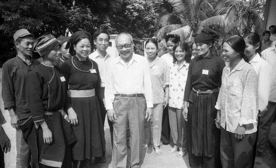 Sáng 23/9/1991, Chủ tịch Hội đồng Nhà nước Võ Chí Công tới dự và phát biểu tại phiên khai mạc Kỳ họp bất thường của Hội đồng nhân dân tỉnh Hà Tuyên (khóa IV). (Ảnh: Minh Điền/TTXVN)