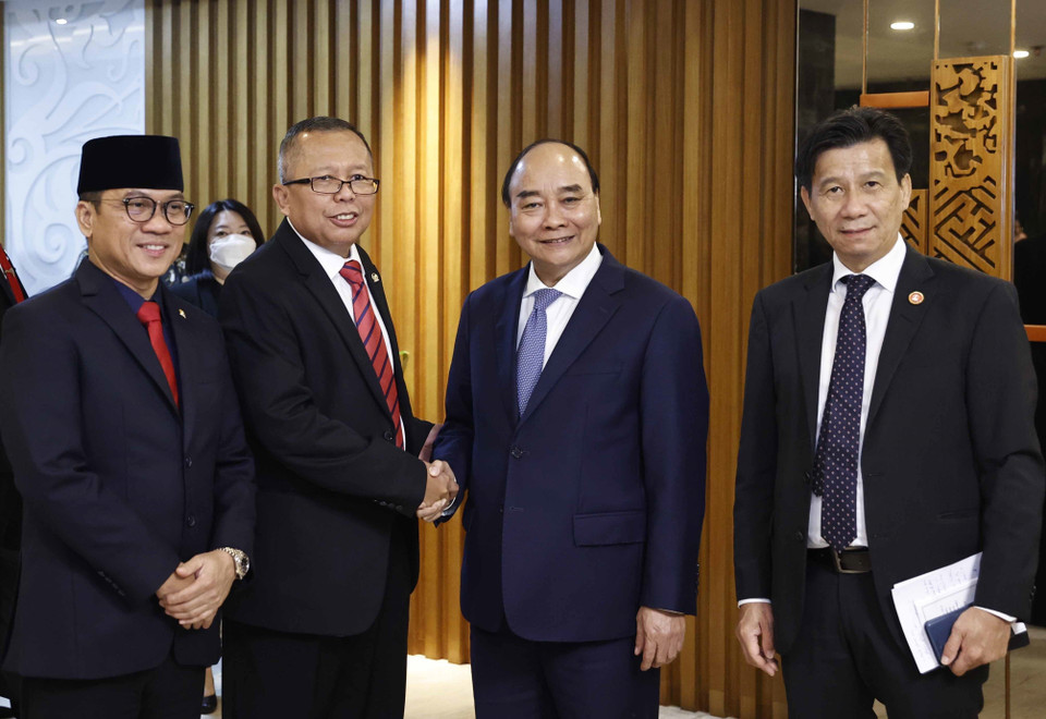 Chiều 22/12, tại thủ đô Jakarta, Chủ tịch nước Nguyễn Xuân Phúc hội kiến quyền Chủ tịch Lưỡng viện Indonesia, ông Asrul Sani. (Ảnh: Thống Nhất/TTXVN)