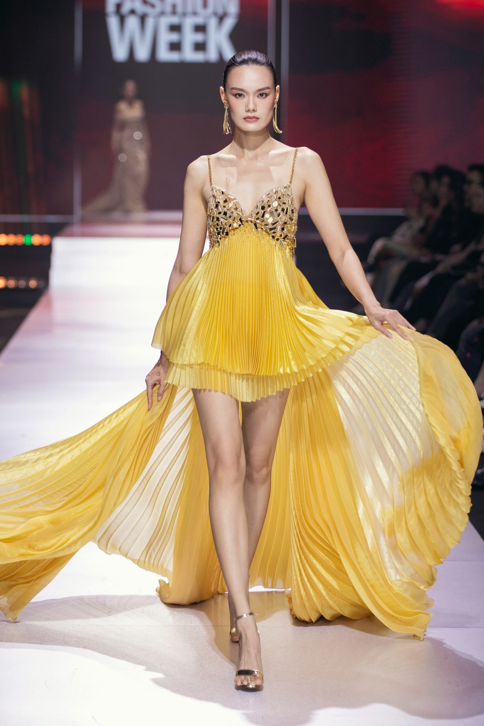 Có thể nói yếu tố chuyển tiếp gam màu từ tối đến sáng biểu tượng cho hy vọng về sự thành công. (Ảnh: CTV/Vietnam+)