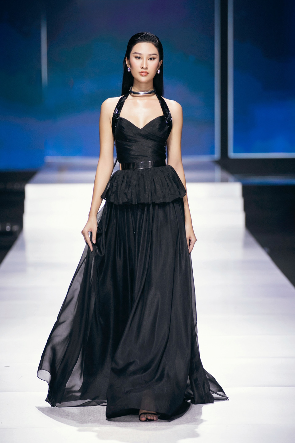 Những thiết kế thể hiện gu thẩm mỹ tinh tế cùng kỹ thuật may đo chỉn chu. (Ảnh: CTV/Vietnam+)