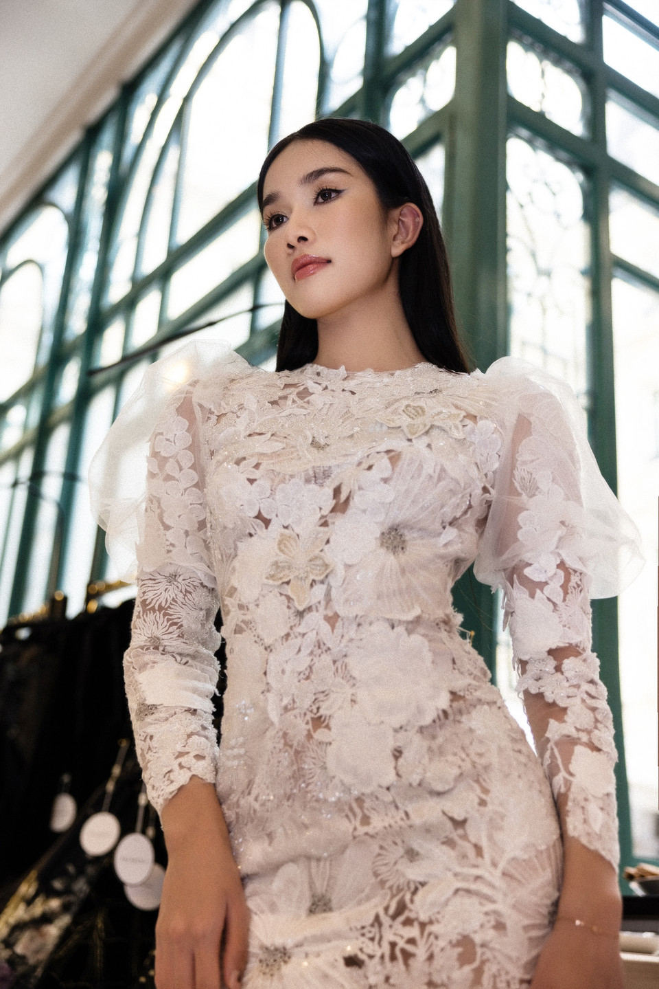 YolanCris được nhiều ngôi sao thời trang thế giới yêu thích như: Lady Gaga, Shakira, Beyoncé... Lady Gaga từng diện thiết kế thuộc bộ sưu tập Fall 2016 trình diễn trên sân khấu Victoria’s Secret Fashion Show năm 2016 tại Paris. Beyoncé diện thiết kế váy cưới thuộc bộ sưu tập YolanCris Spring 2017 trong Lễ trao giải MTV Video Music tại Radio City Music Hall tại New York. Shakira lựa chọn thiết kế đến từ YolanCris tham dự đám cưới của Lionel Messi và Antonella Roccuzzo. (Ảnh: CTV/Vietnam+)