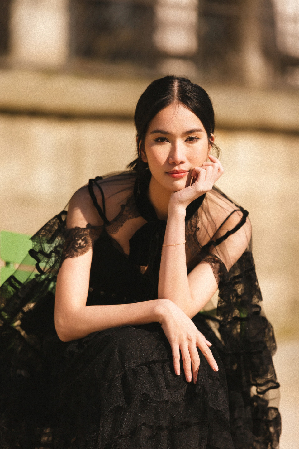 Vải tuyn và ren mang đến vẻ đẹp gợi cảm đầy nữ tính cho người mặc. (Ảnh: CTV/Vietnam+)