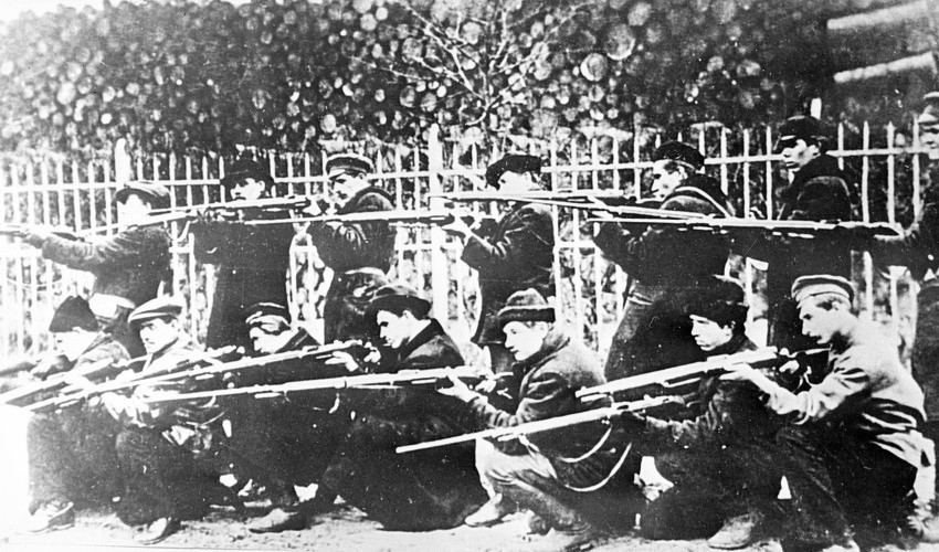 Lực lượng cách mạng tại Petrograd năm 1917. (Ảnh: Tư liệu TTXVN)