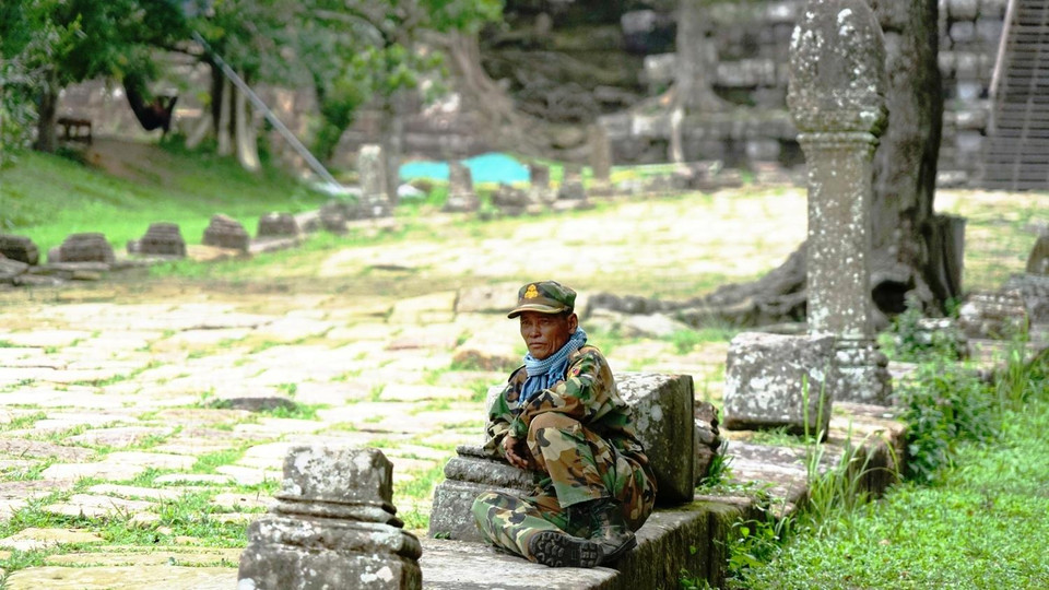 Ngoài các nhân viên Cơ quan quốc gia quản lý Preah Vihear, luôn có một đơn vị Quân đội Hoàng gia Campuchia đóng thường trực trong ngôi đền. (Ảnh: Trần Long-Minh Hưng-Chanh Đa/Vietnam+)