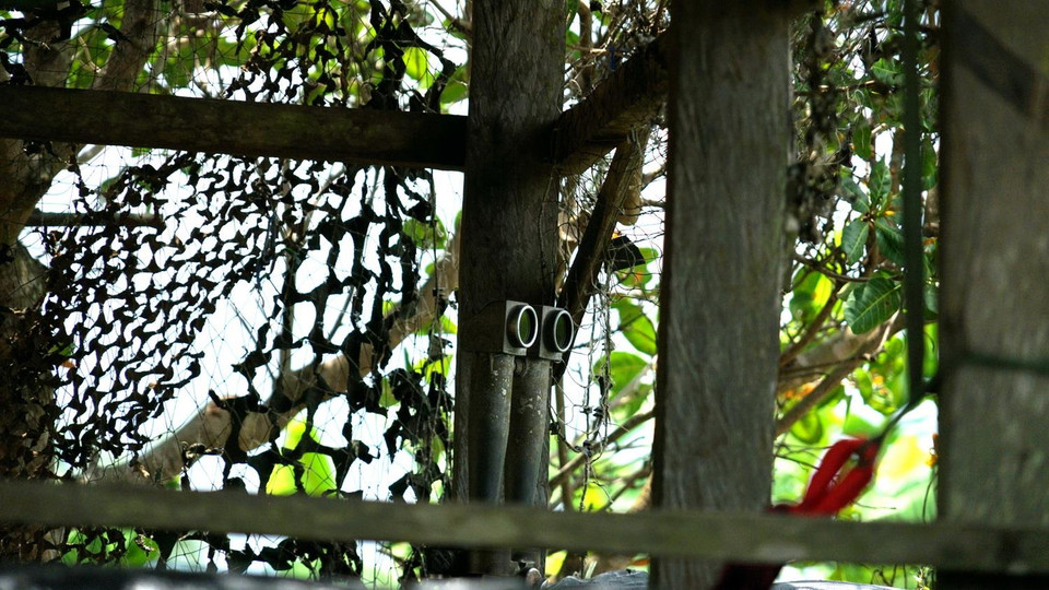 Ống nhòm quan sát của chốt canh gác. (Ảnh: Trần Long-Minh Hưng-Chanh Đa/Vietnam+)