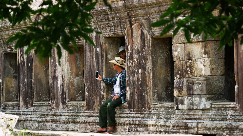 Những ô cửa nhỏ đặc trưng kiến trúc trong các ngôi đền của văn hóa Khmer. (Ảnh: Trần Long-Minh Hưng-Chanh Đa/Vietnam+)