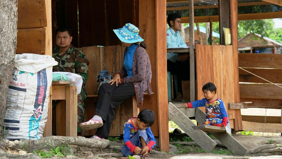 Đơn vị quân đội Hoàng gia Campuchia chốt giữ tại đây cùng gia đình. (Ảnh: Trần Long-Minh Hưng-Chanh Đa/Vietnam+)