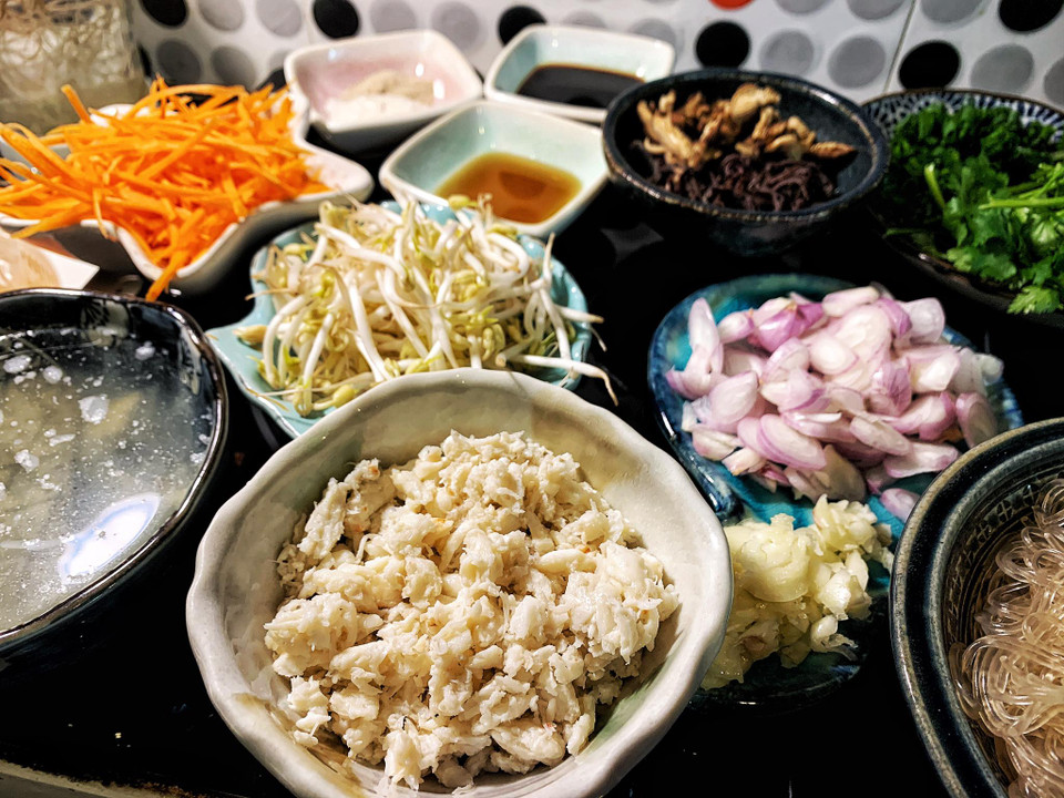 Cua biển chọn con cua thịt chắc, tươi. (Ảnh: Mai Mai/Vietnam+)