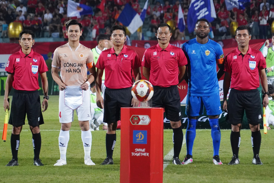 Tối 15/12, Công an Hà Nội tiếp đón Quảng Nam trong trận đấu sớm nhất vòng 6 V-League 2023/24. (Ảnh: Việt Anh/Vietnam+)