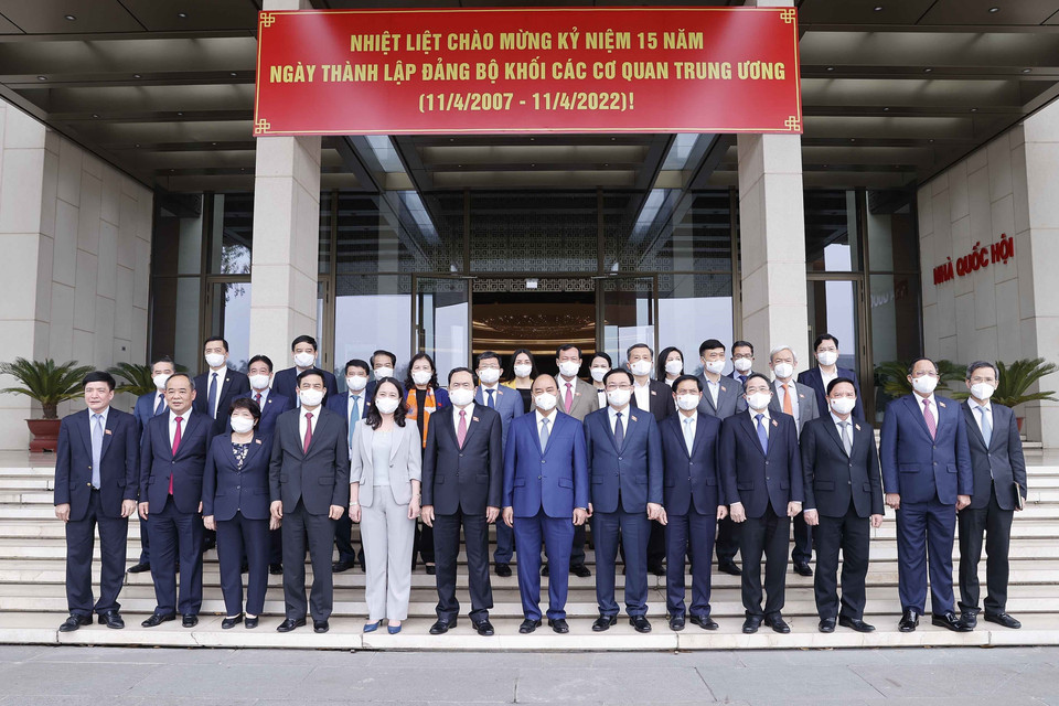 Chủ tịch nước Nguyễn Xuân Phúc, Chủ tịch Quốc hội Vương Đình Huệ với các đại biểu dự Hội nghị. (Ảnh: Doãn Tấn/TTXVN)