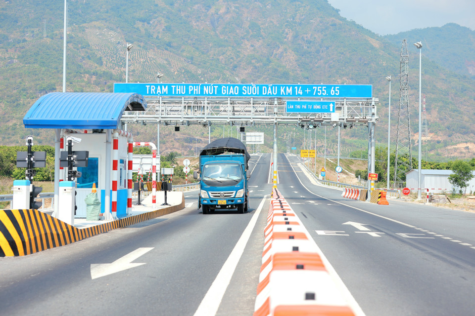 Trạm thu phí Suối Dầu (Khánh Hòa) sẽ chính thức hoạt động từ 26/4. (Ảnh: Hoàng Hiếu/TTXVN)