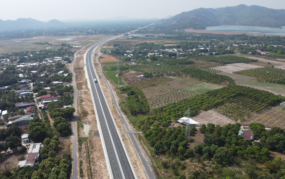 Tuyến cao tốc Cam Lâm-Vĩnh Hảo trước ngày khánh thành. (Ảnh: Hoàng Hiếu/TTXVN)