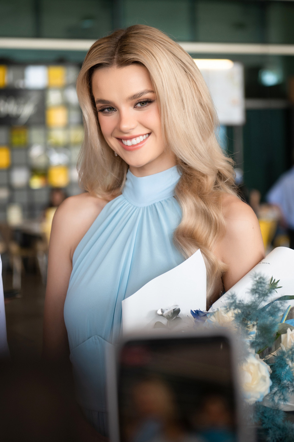 “Tôi rất ấn tượng bởi văn hóa Việt Nam. Đất nước các bạn có nhiều cảnh đẹp phong phú. Tôi rất mong muốn được thưởng thức món phở khi sang đây,” Krystina Pyszkova chia sẻ. (Ảnh: CTV/Vietnam+)