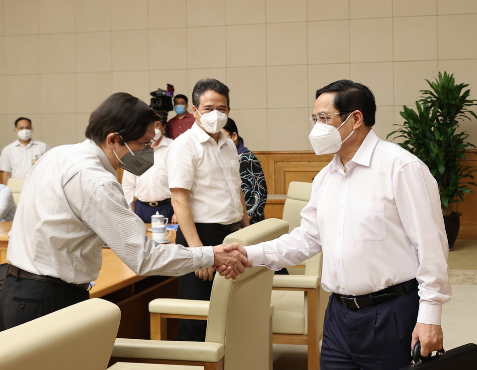 Thủ tướng Phạm Minh Chính và các đại biểu tại cuộc gặp. (Ảnh: Dương Giang/TTXVN)