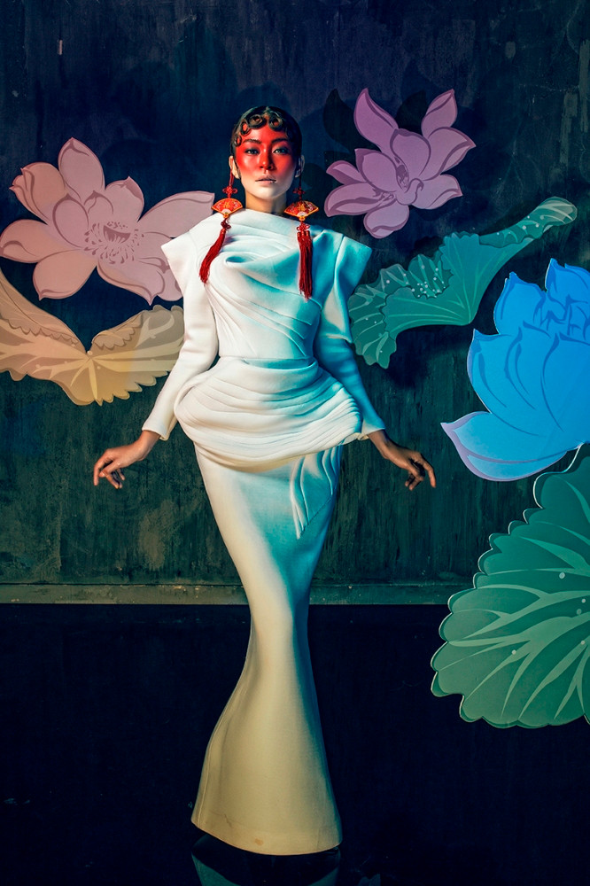 Mâu Thủy hóa thân đa dạng từ vai đào chính lạnh lùng, kiêu sa, qua ánh mắt sắc và nụ cười nửa miệng đầy ấn tượng... (Ảnh: Quang Khuê)