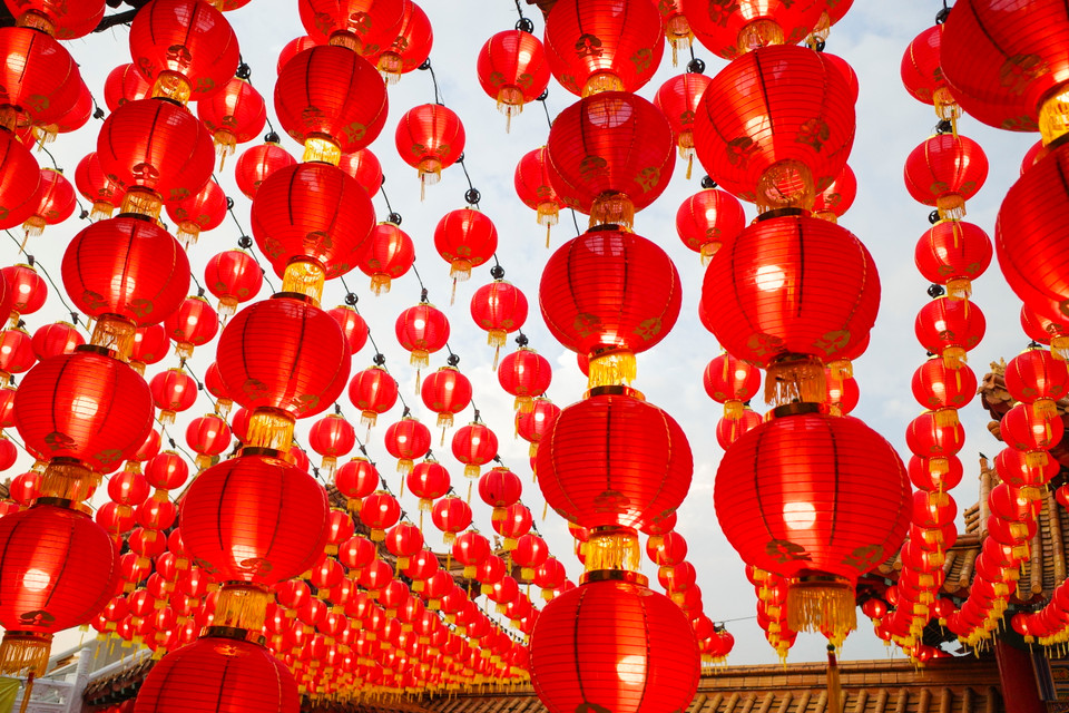 Chùa Thean Hou ở Kuala Lumpur, Malaysia treo đèn lồng đỏ đón Tết Nguyên đán Giáp Thìn. (Ảnh: THX/TTXVN)