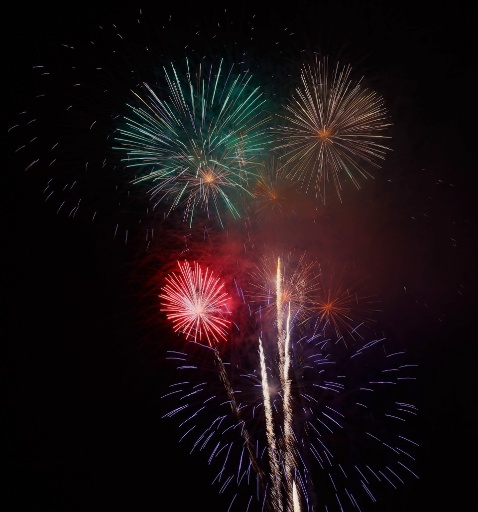 Màn pháo hoa chào Năm mới tại sân vận động thị xã Quảng Yên, tỉnh Quảng Ninh. (Ảnh: Đức Hiếu/TTXVN)