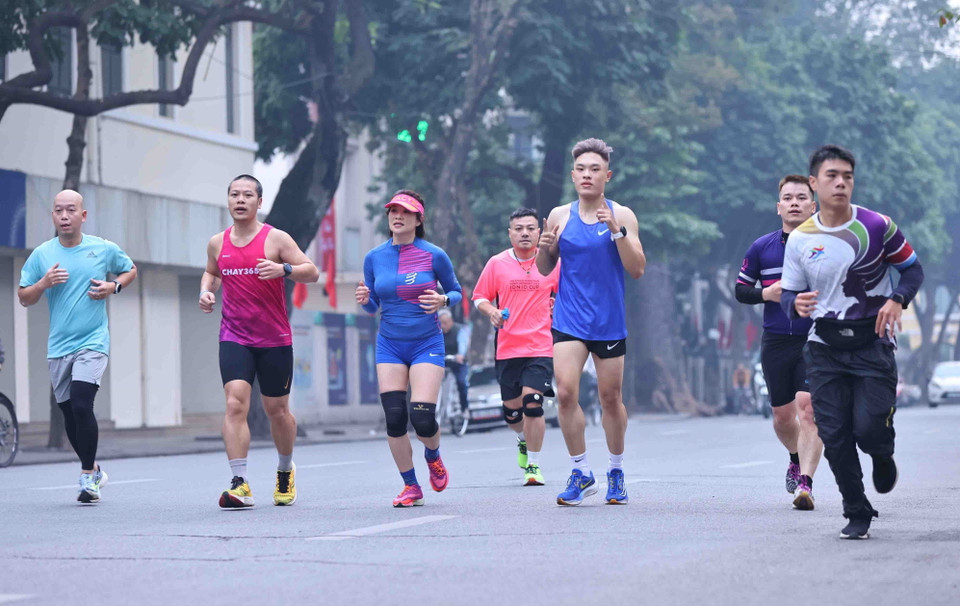 Khởi động một năm mới nhiều sức khỏe, bình an của những người yêu thể thao. (Ảnh: Minh Đức/TTXVN)