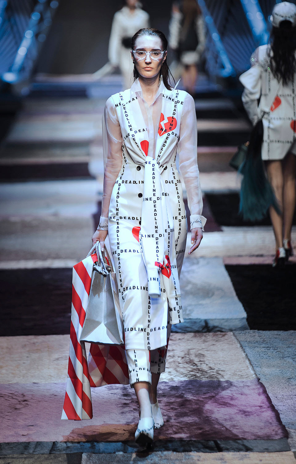 Tuy nhấn mạnh vào sự đơn giản, nhưng không vì thế mà bộ sưu tập trở nên nhàm chán...