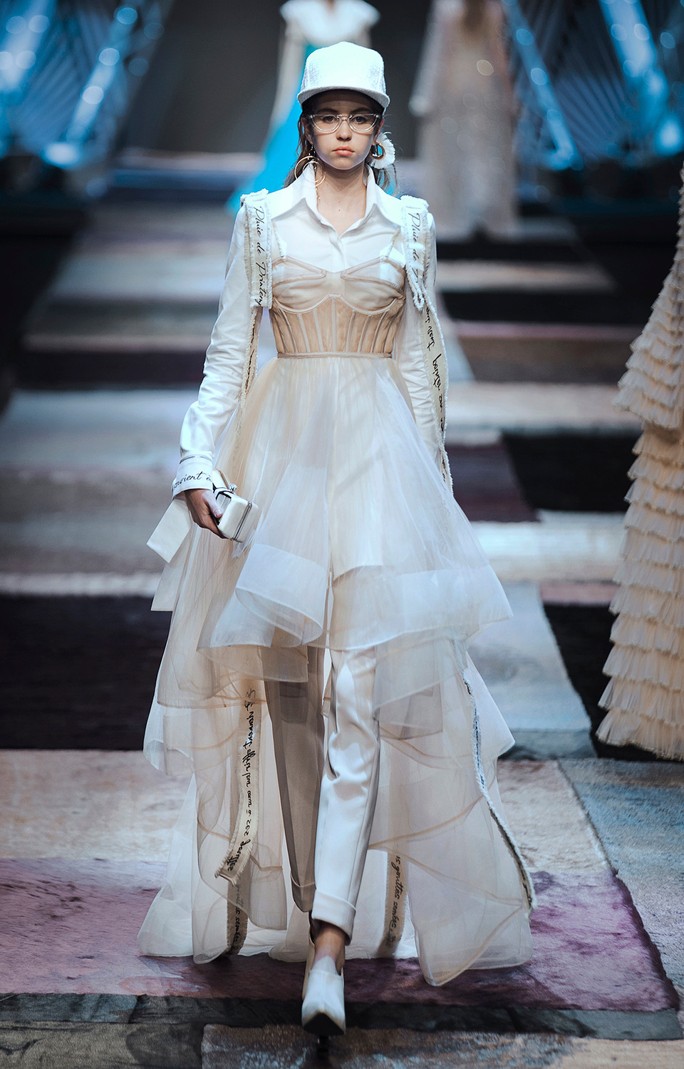 Ngoài Thanh Hằng, Kha Mỹ Vân và Kim Dung thì toàn bộ người mẫu trình diễn bộ sưu tập 'Thứ Sáu của chị' hoàn toàn là người mẫu ngoại quốc. 